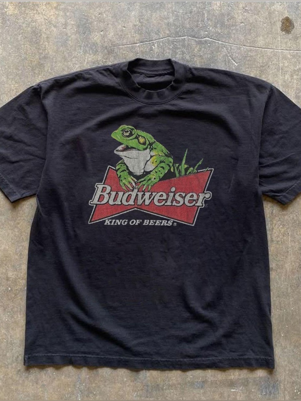 Gildan Budweiser Black T-Shirt with Green Frog Graphic